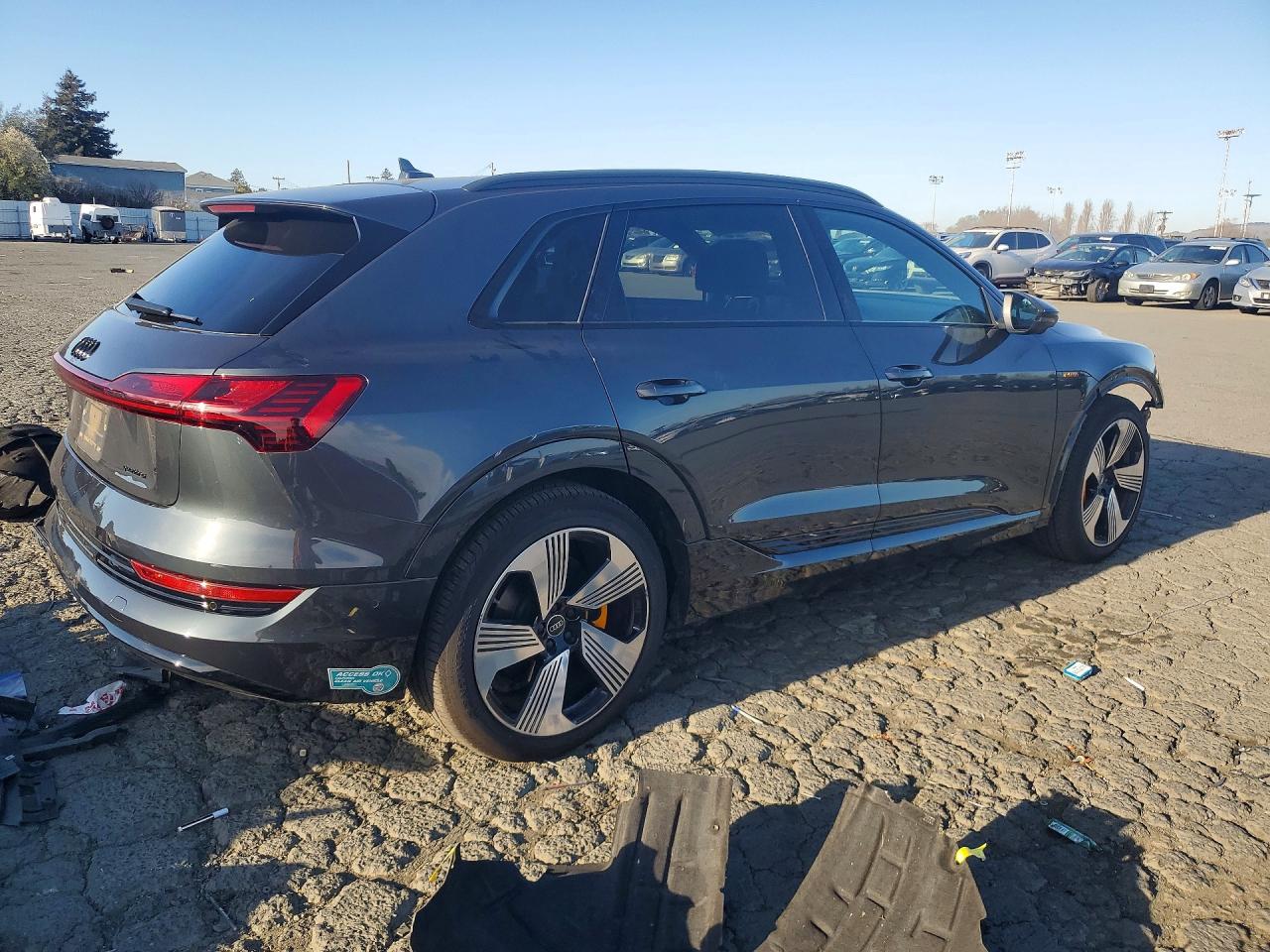 2023 AUDI E-TRON PREMIUM PLUS photo 5