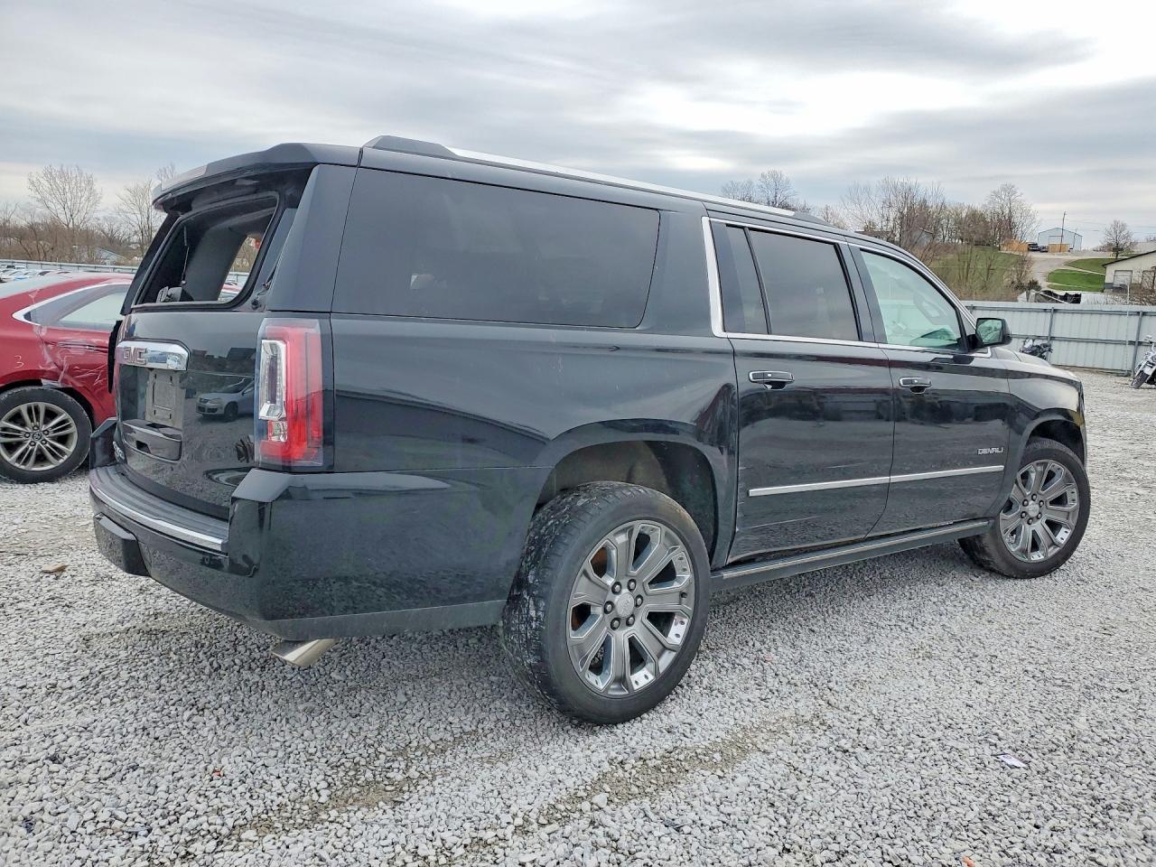 2015 GMC YUKON XL DENALI photo 3