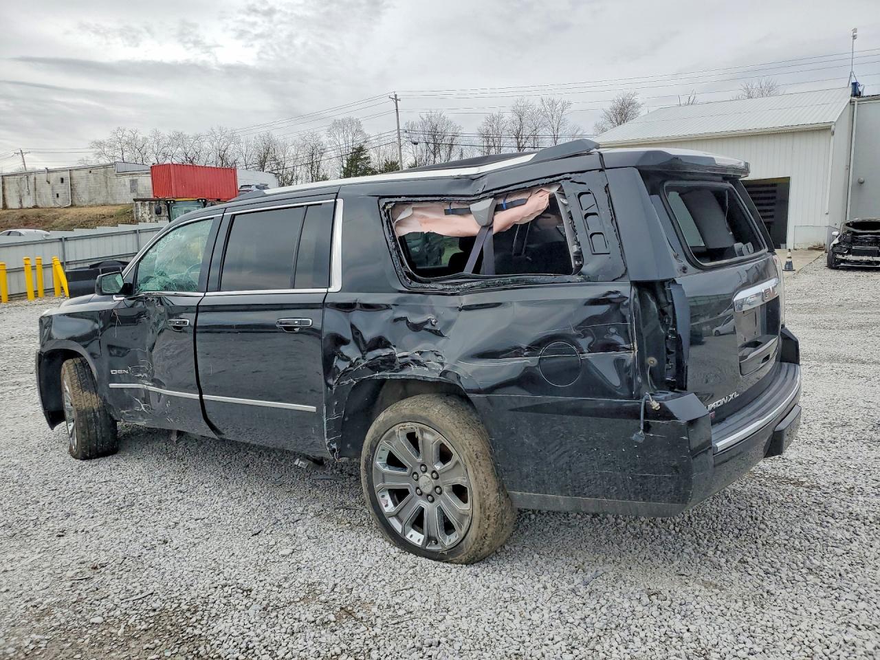 2015 GMC YUKON XL DENALI photo 2