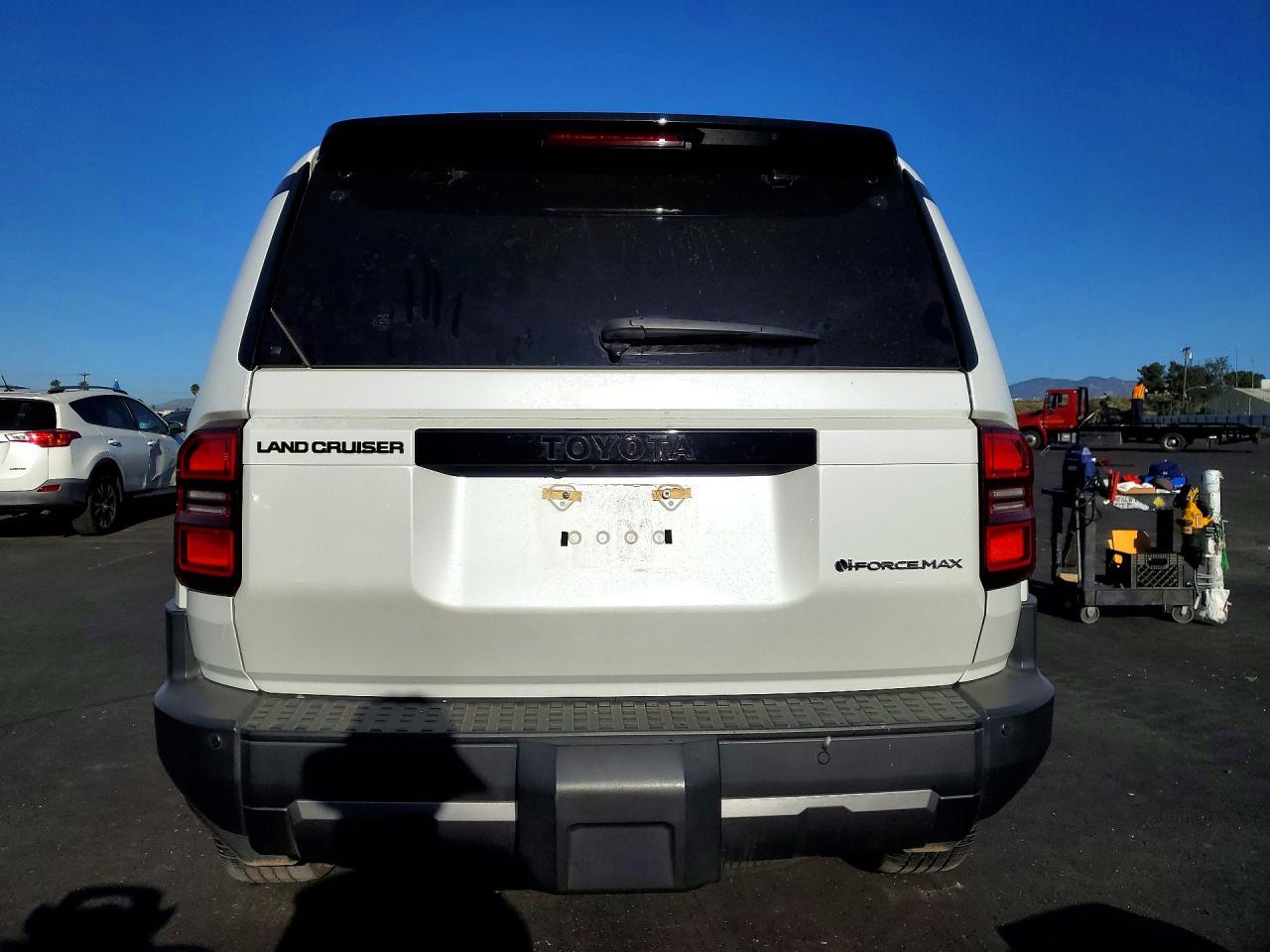 2024 TOYOTA LAND CRUISER BASE photo 6