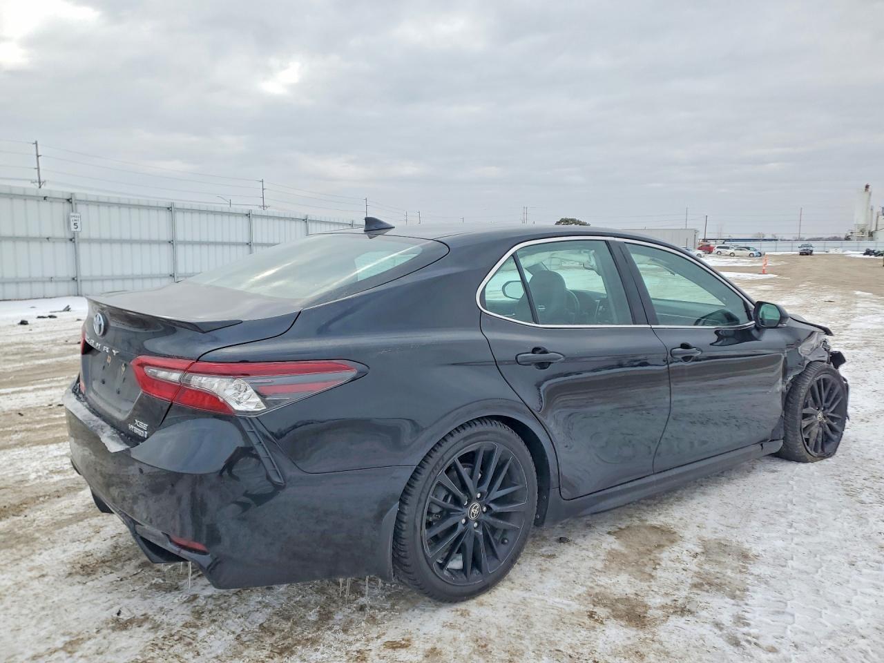 2023 TOYOTA CAMRY XSE photo 3