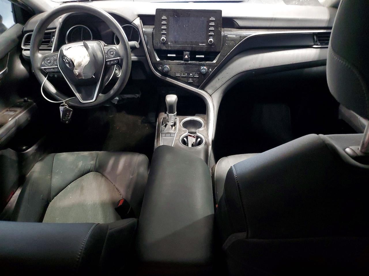 2022 TOYOTA CAMRY LE photo 22