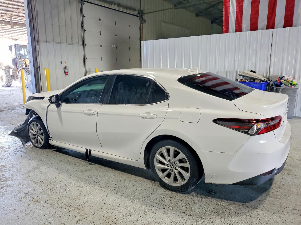 2022 TOYOTA CAMRY LE photo 4