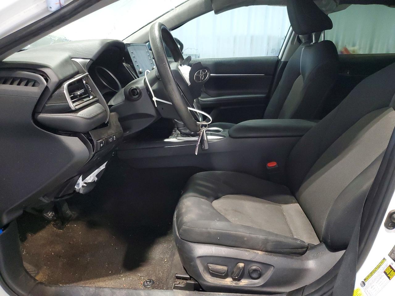 2022 TOYOTA CAMRY LE photo 19