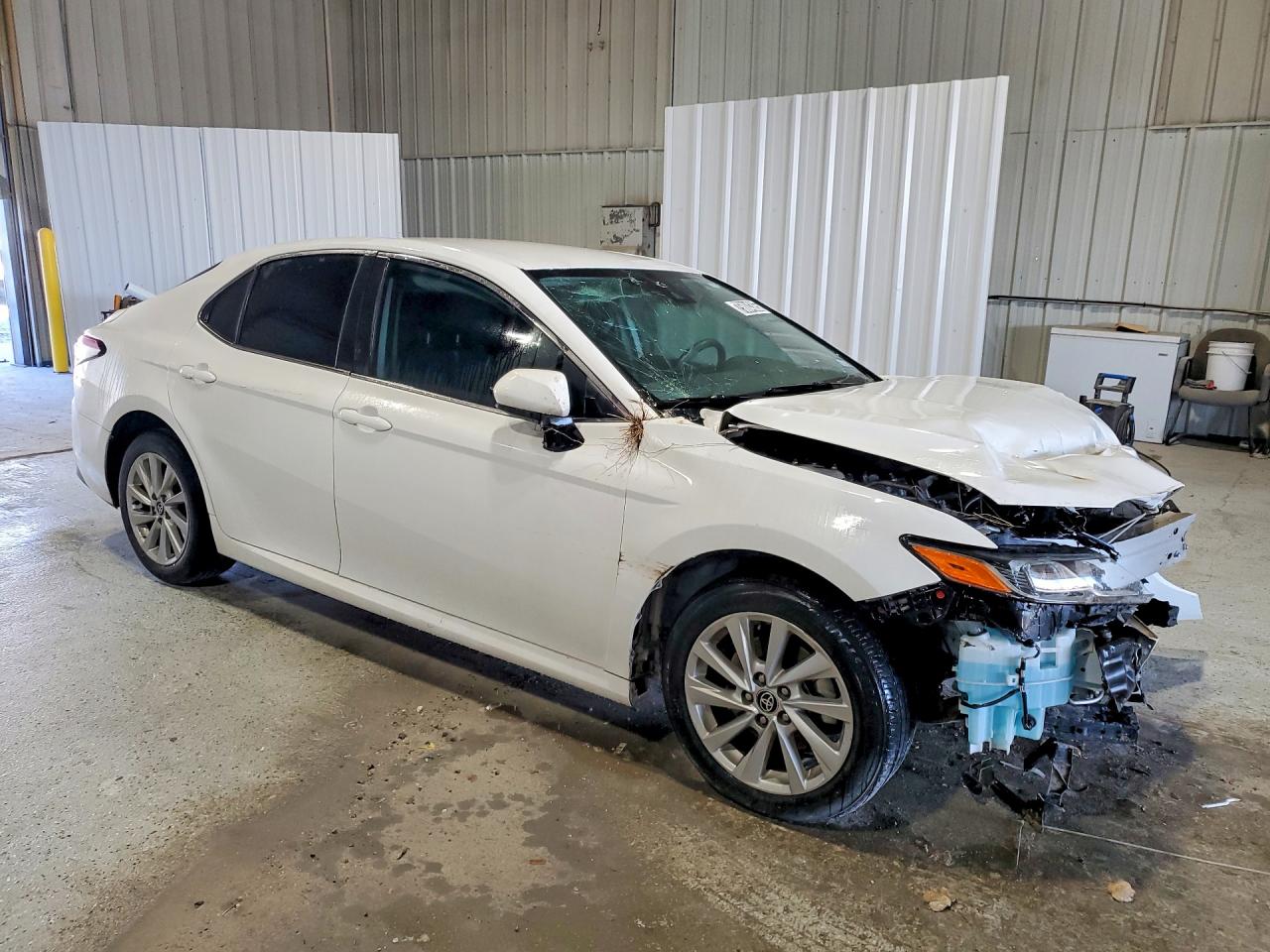 2022 TOYOTA CAMRY LE photo 10