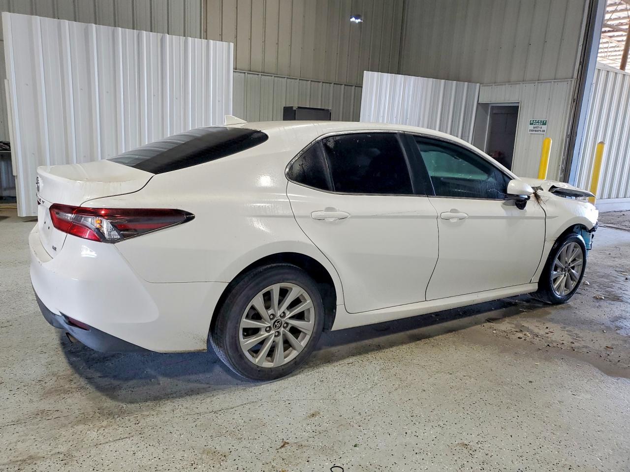 2022 TOYOTA CAMRY LE photo 7