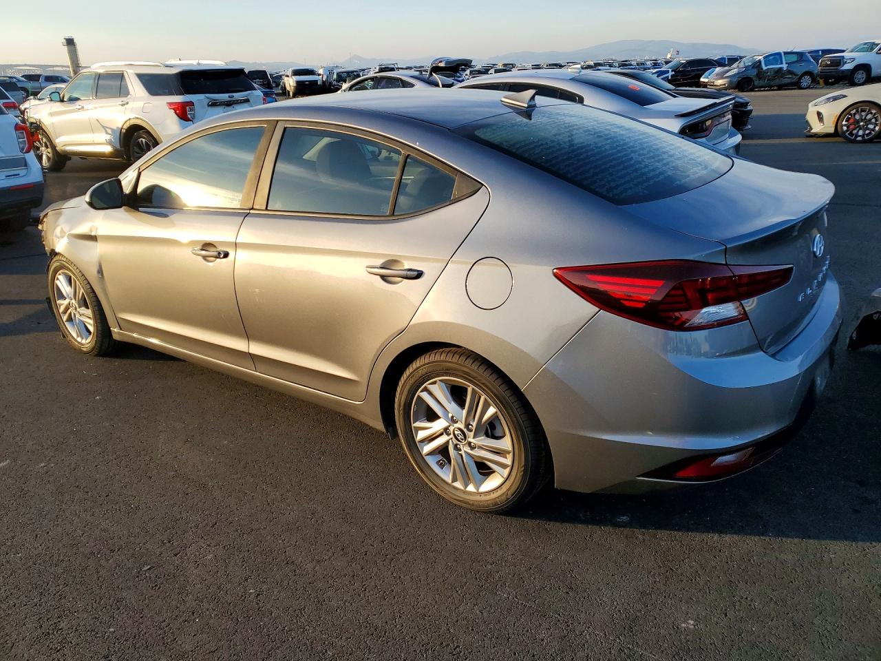 2019 HYUNDAI ELANTRA SEL photo 2