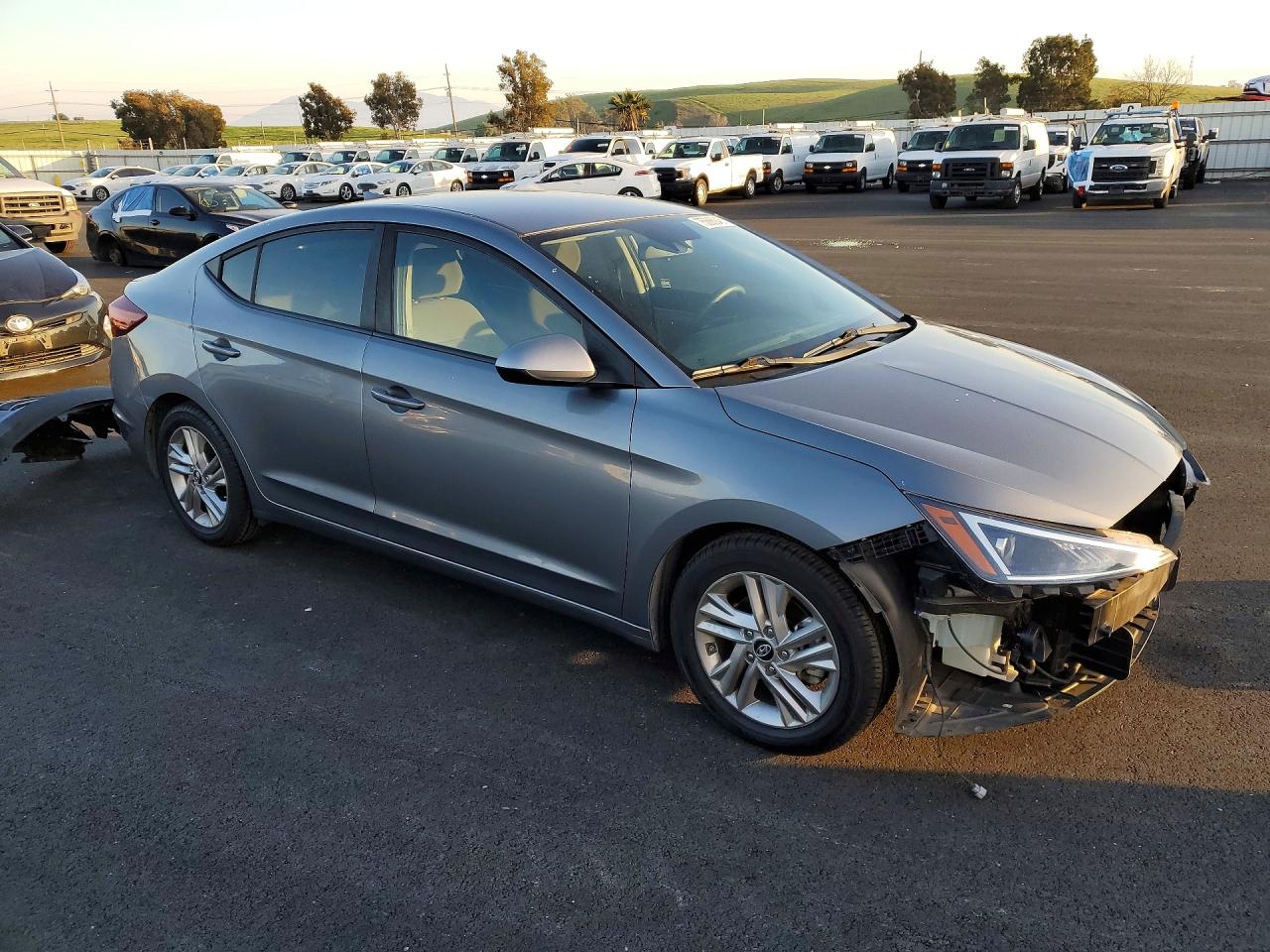 2019 HYUNDAI ELANTRA SEL photo 4