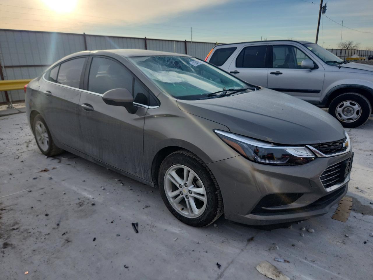 2017 CHEVROLET CRUZE LT photo 4