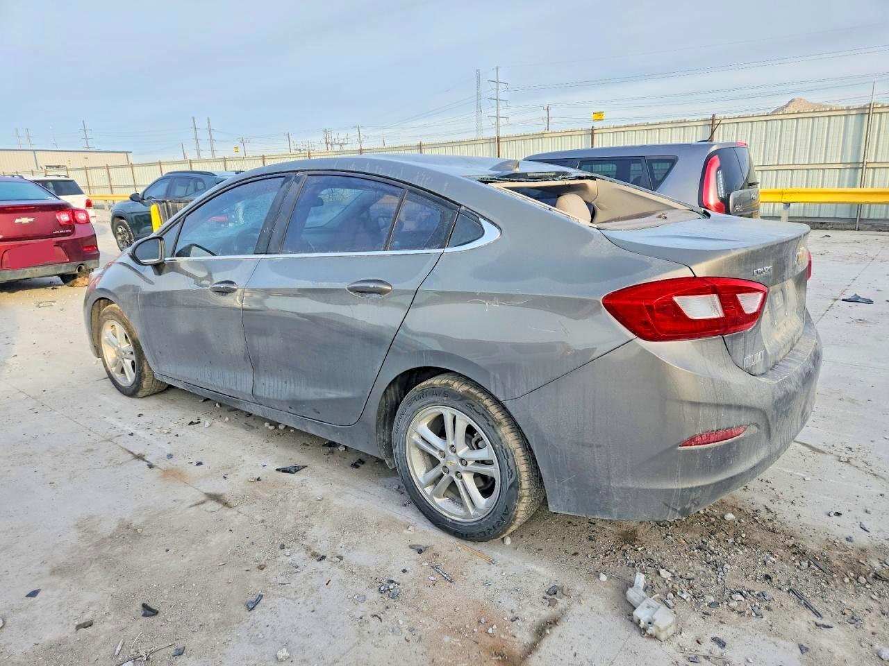 2017 CHEVROLET CRUZE LT photo 2