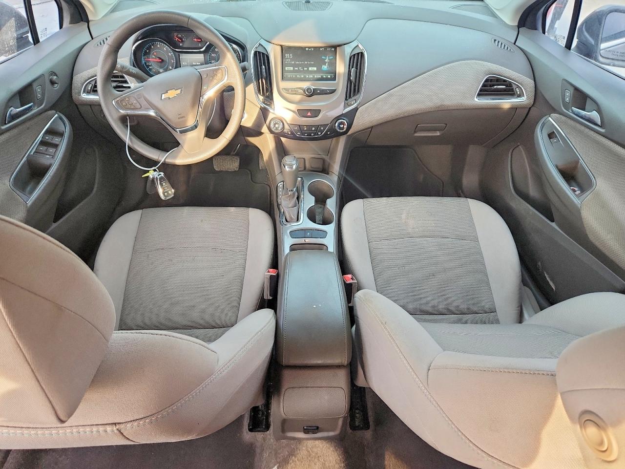 2017 CHEVROLET CRUZE LT photo 8