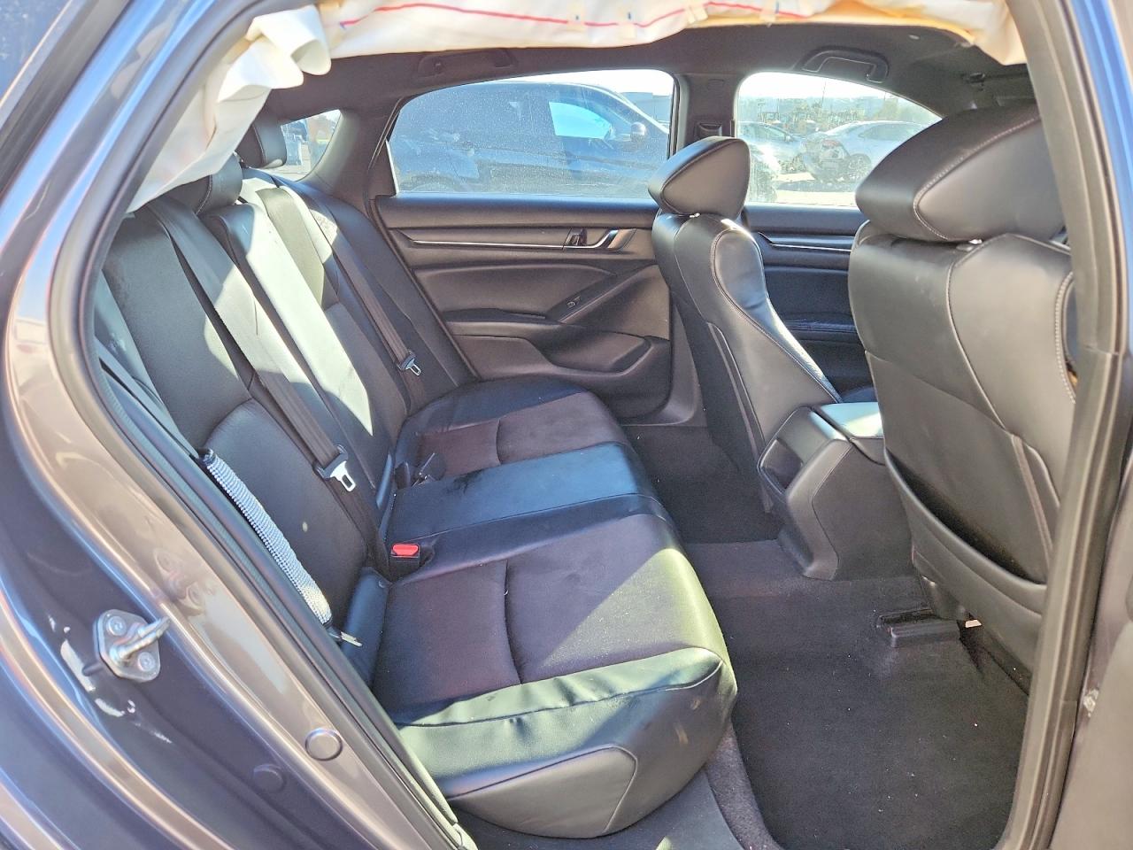 2018 HONDA ACCORD photo 10