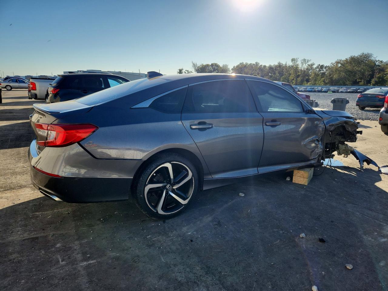 2018 HONDA ACCORD photo 3