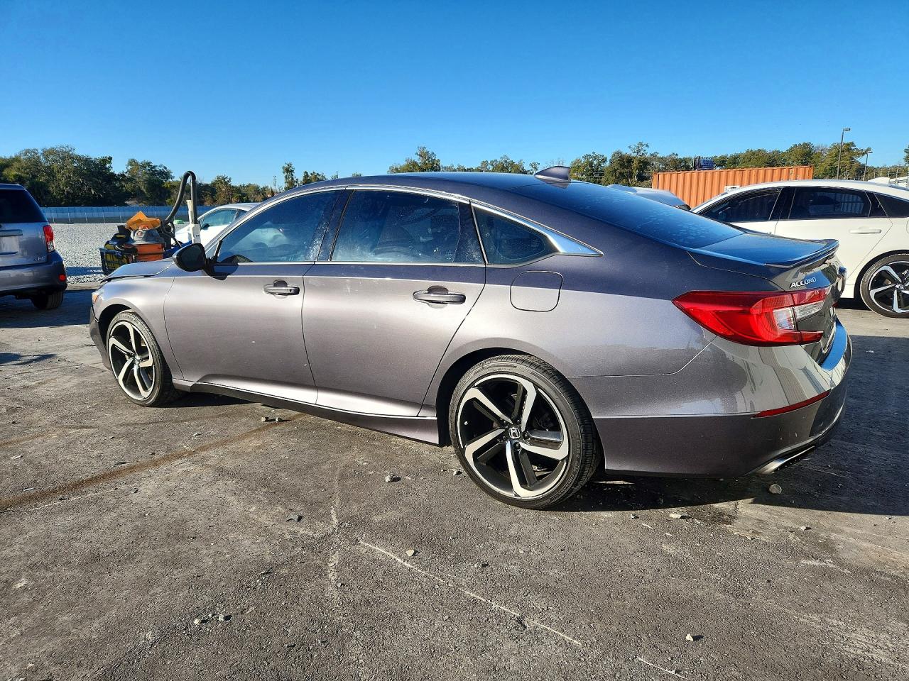 2018 HONDA ACCORD photo 2
