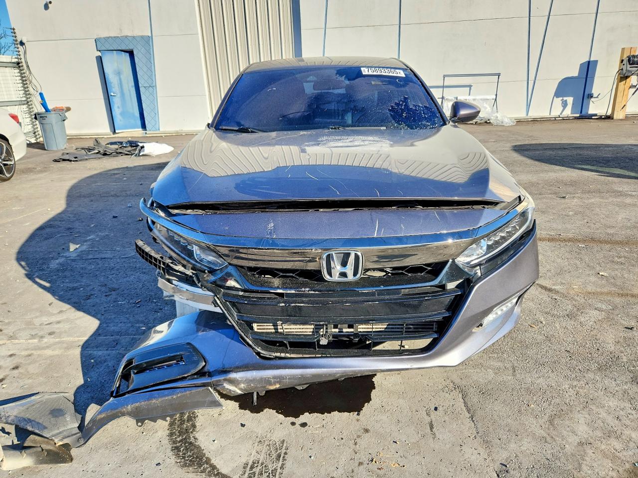 2018 HONDA ACCORD photo 5
