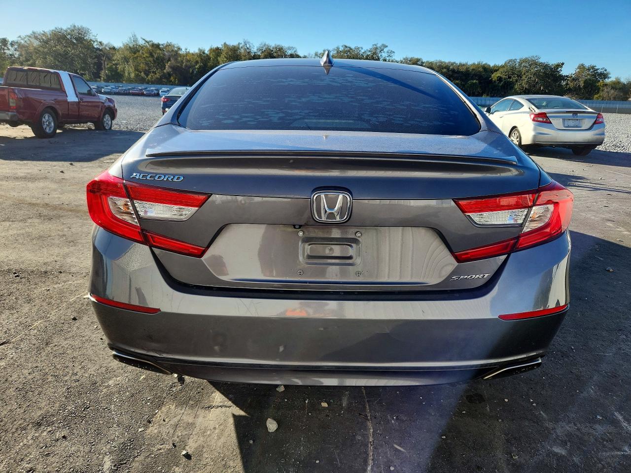 2018 HONDA ACCORD photo 6