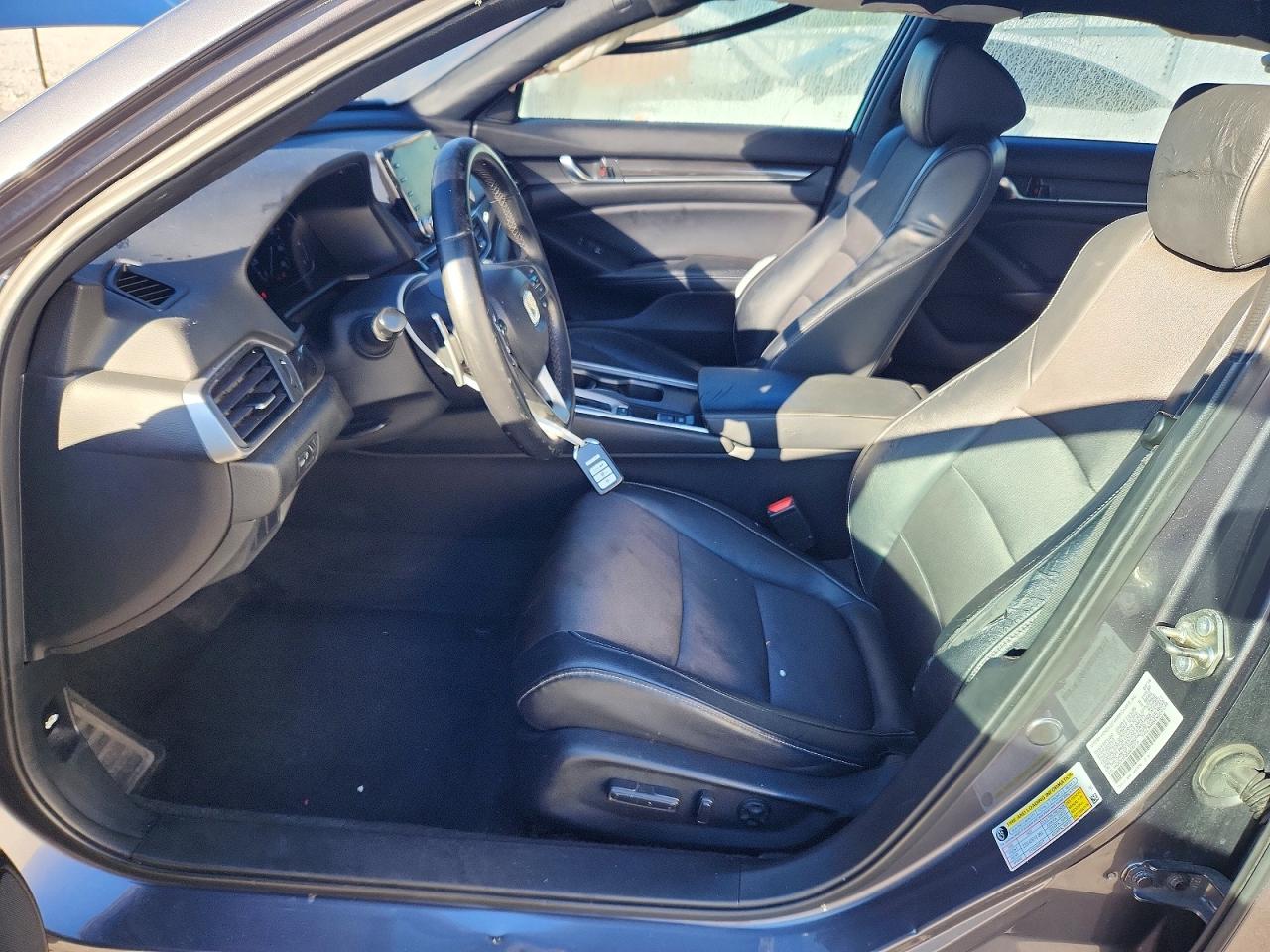 2018 HONDA ACCORD photo 7