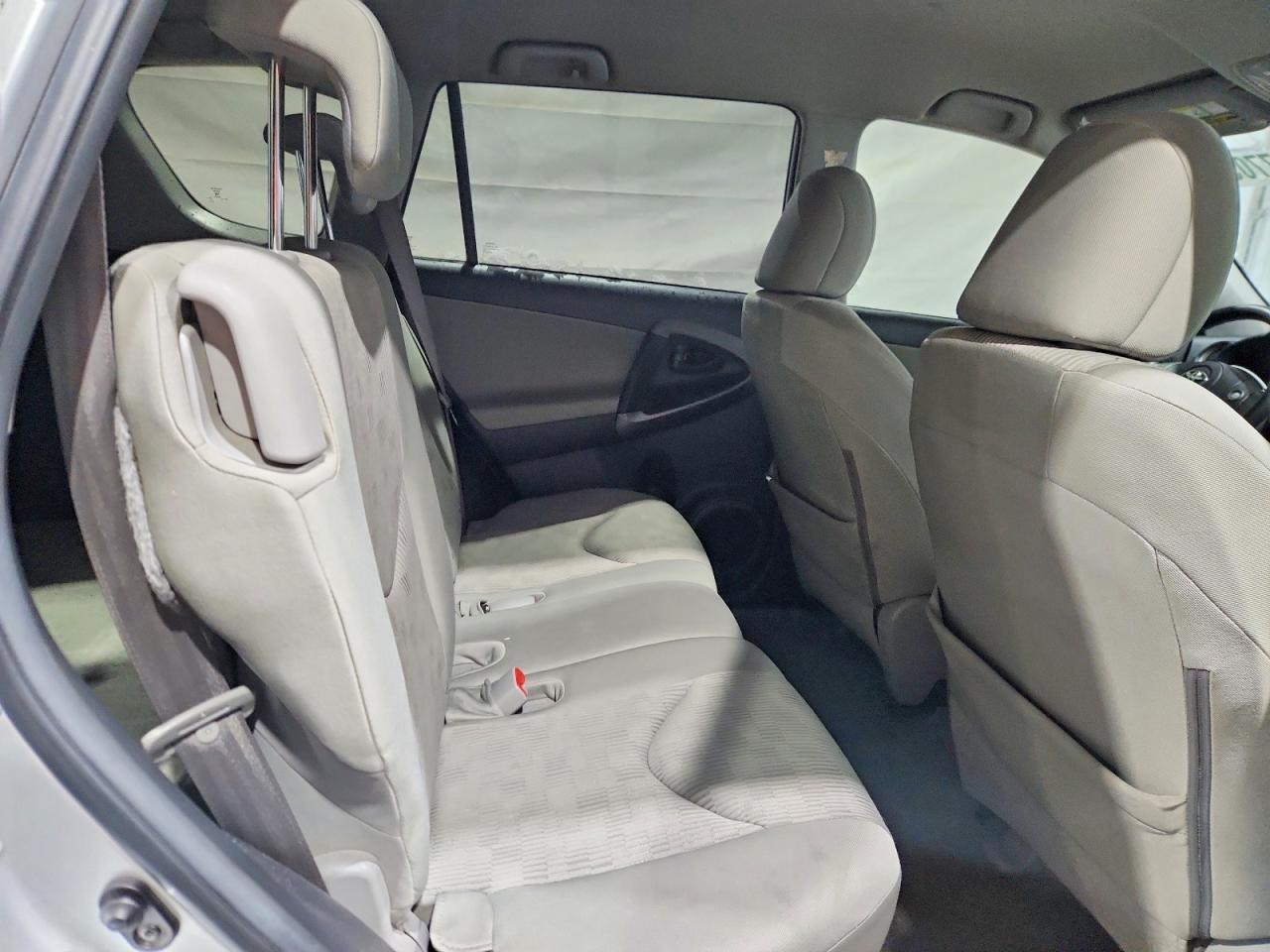 2010 TOYOTA RAV4 photo 19