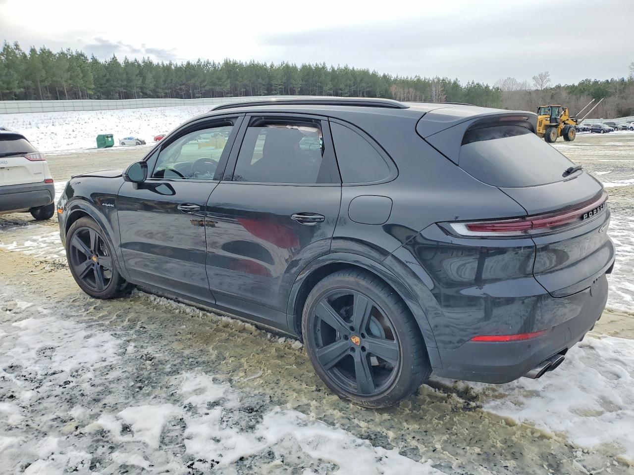 2025 PORSCHE CAYENNE E-HYBRID photo 2