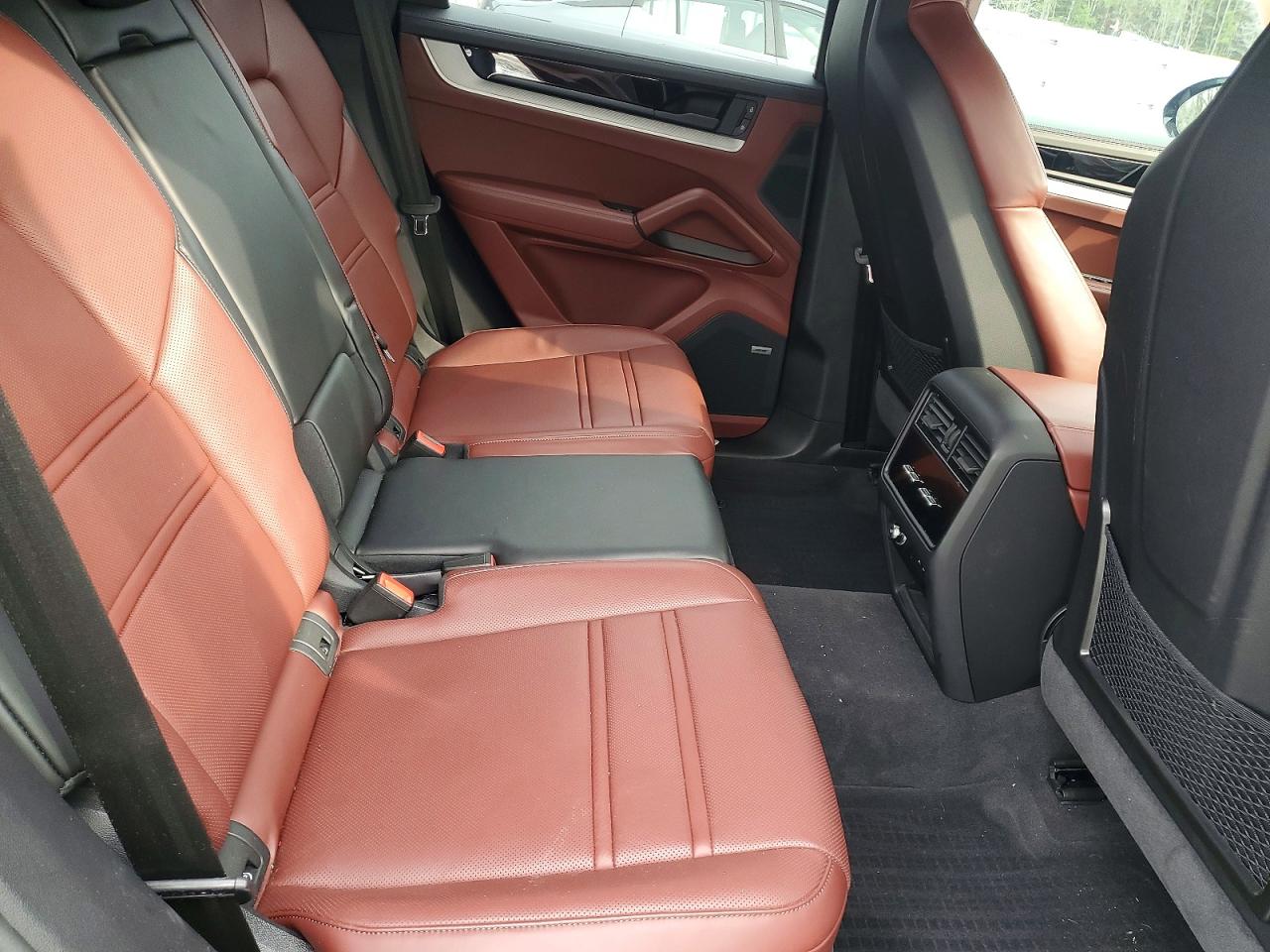 2025 PORSCHE CAYENNE E-HYBRID photo 11