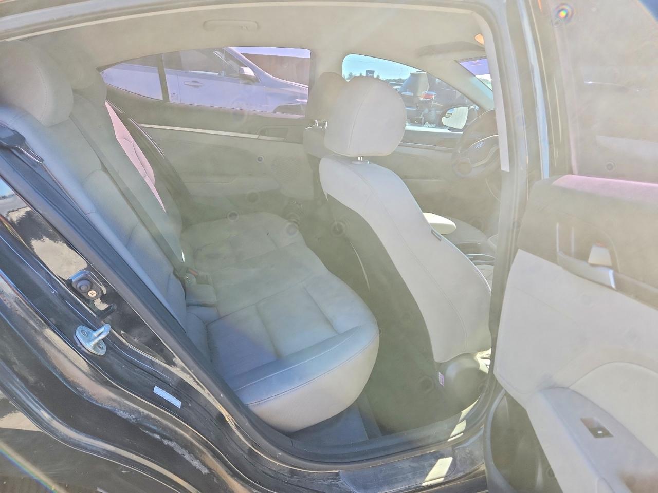 2017 HYUNDAI ELANTRA SE photo 19
