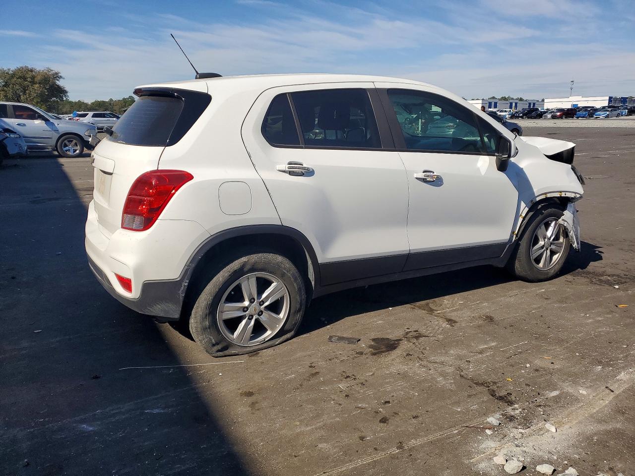 2020 CHEVROLET TRAX LS photo 3