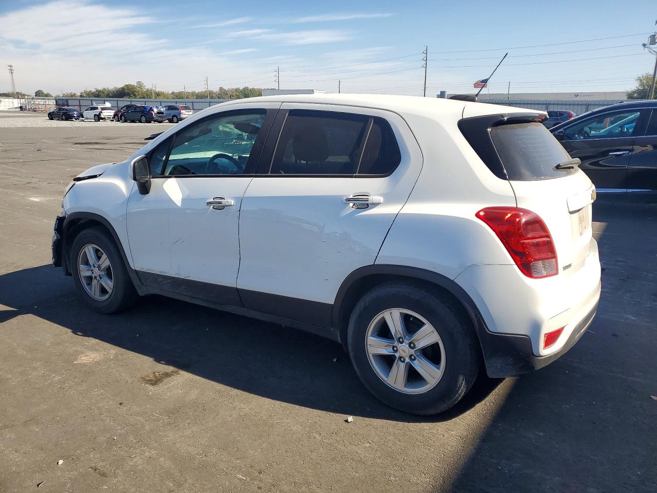 2020 CHEVROLET TRAX LS photo 2