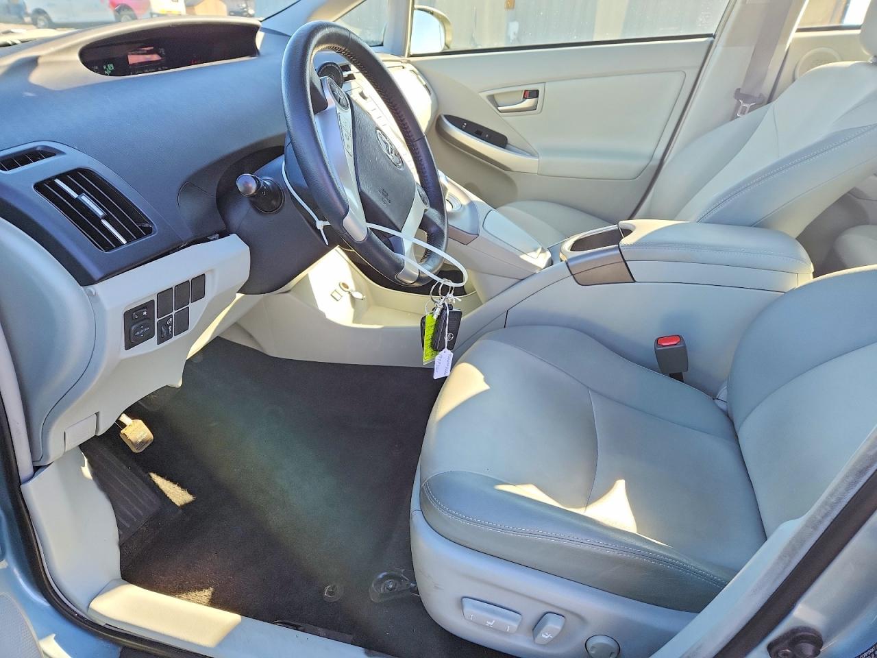 2015 TOYOTA PRIUS photo 7