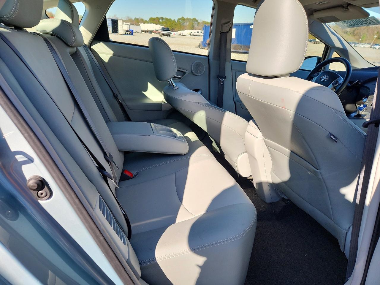 2015 TOYOTA PRIUS photo 10