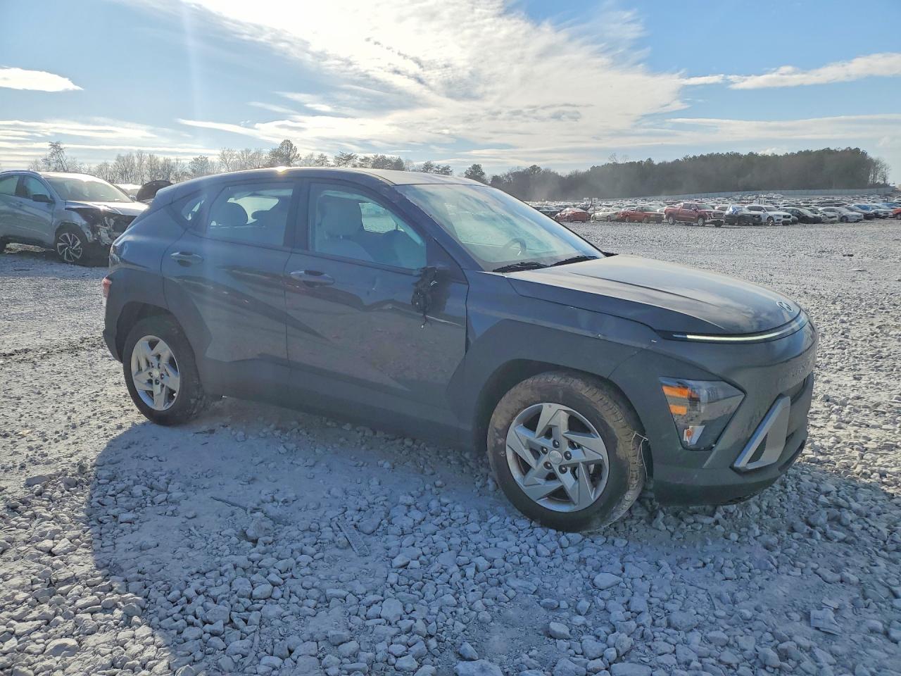 2025 HYUNDAI KONA SE photo 4