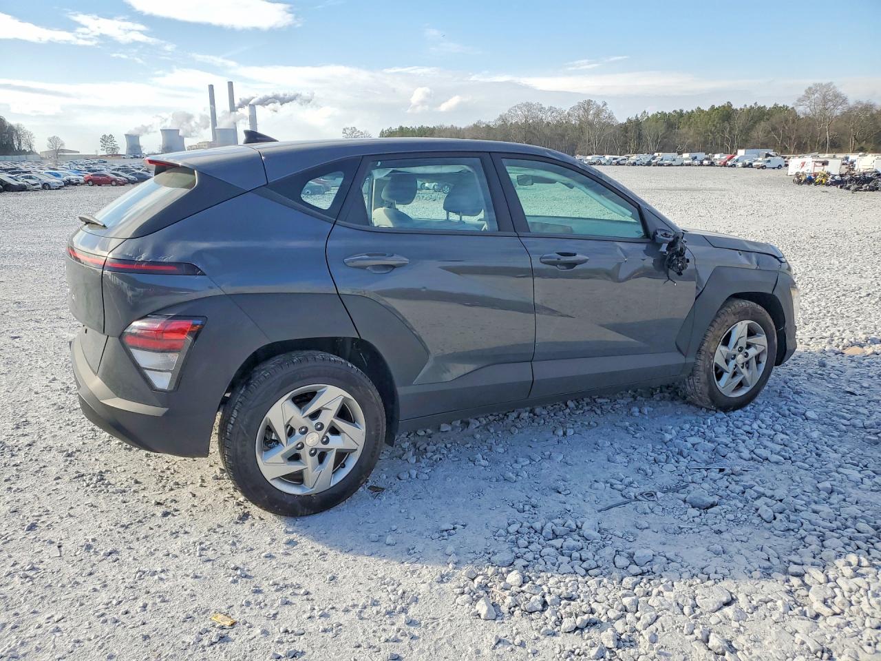 2025 HYUNDAI KONA SE photo 3