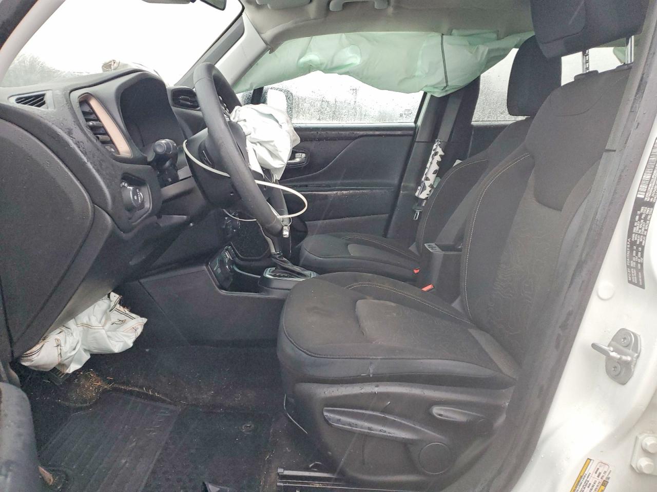 2023 JEEP RENEGADE LATITUDE photo 13