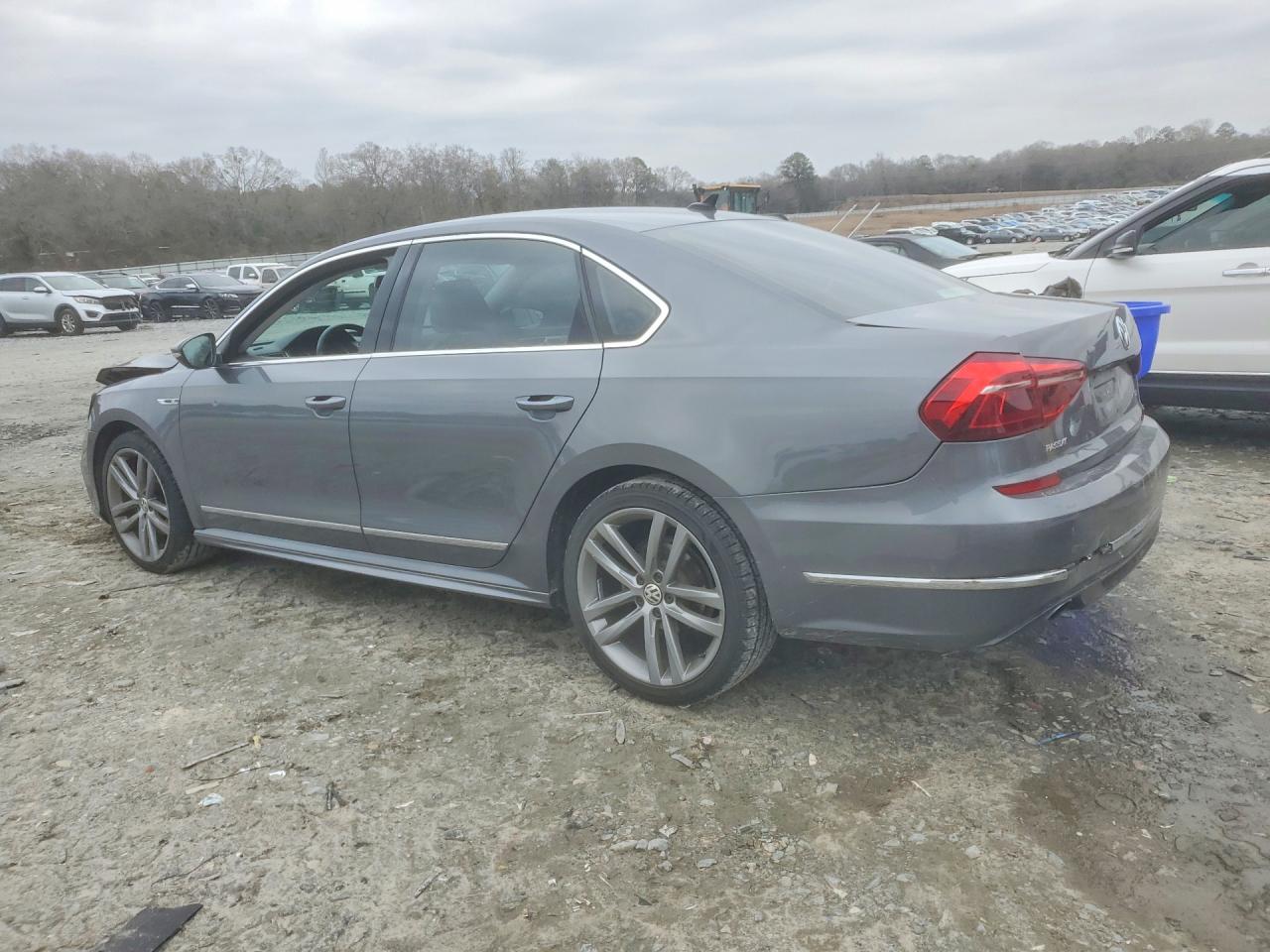 2017 VOLKSWAGEN PASSAT R-LINE photo 3