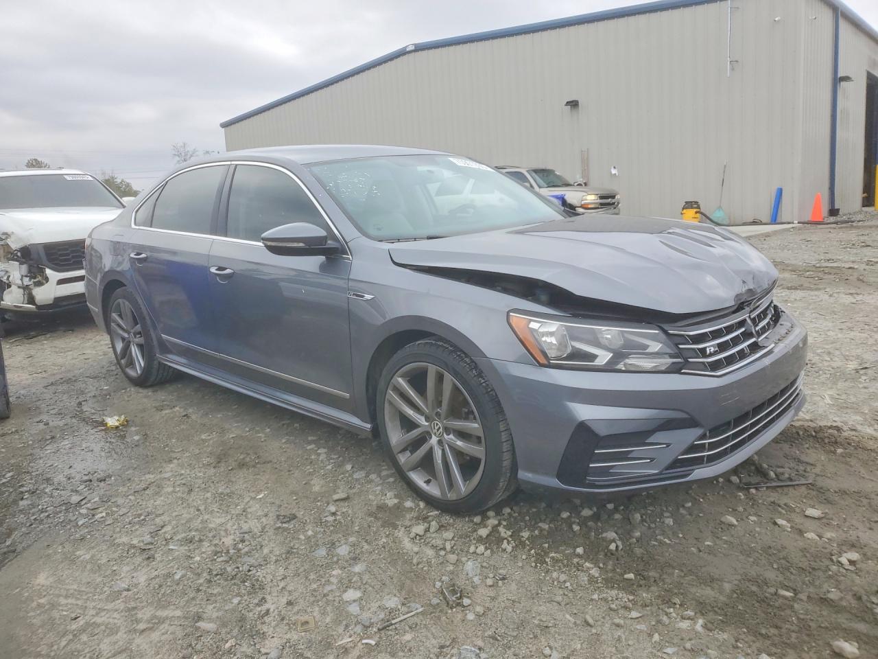 2017 VOLKSWAGEN PASSAT R-LINE photo 7