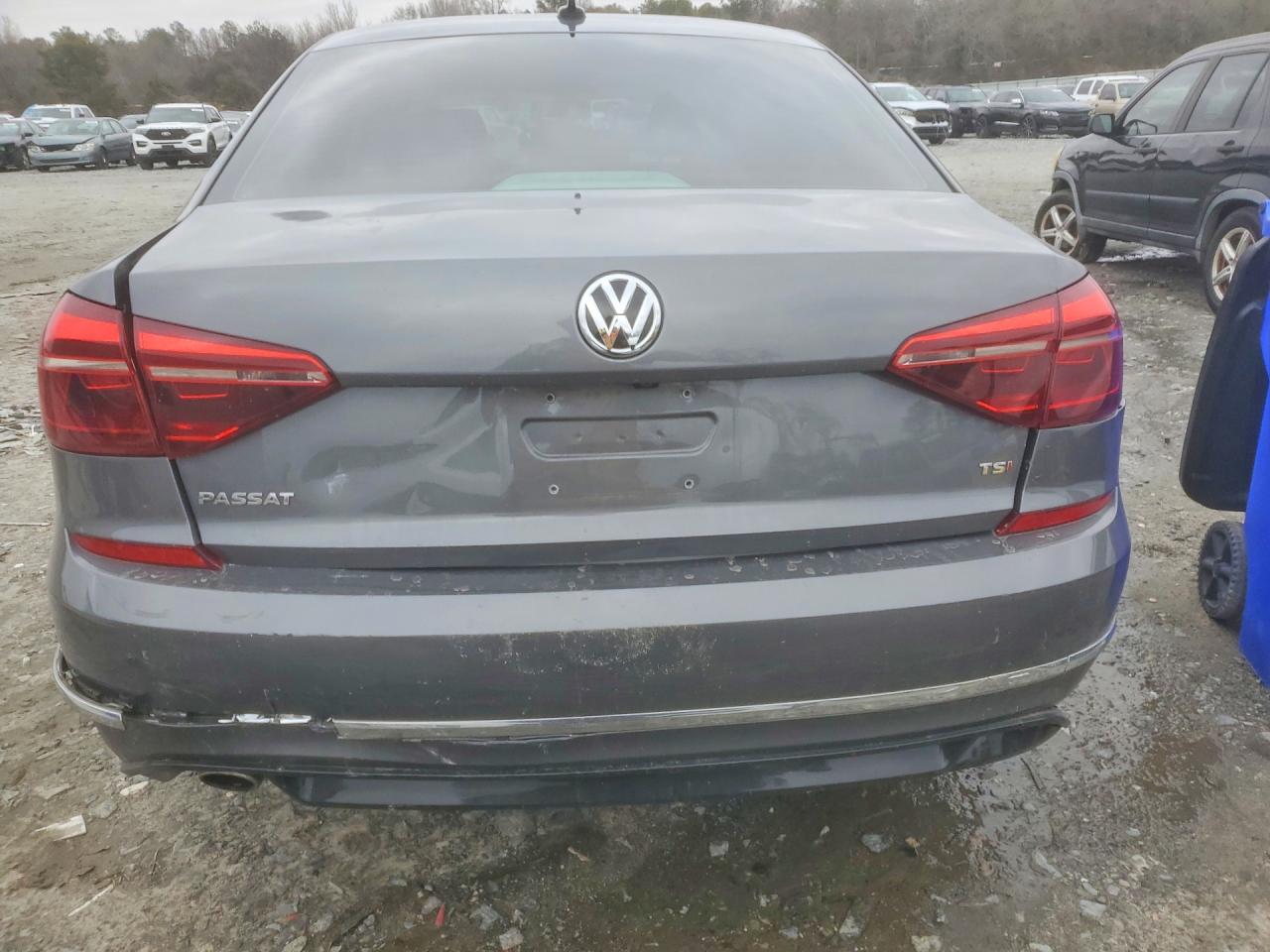 2017 VOLKSWAGEN PASSAT R-LINE photo 11