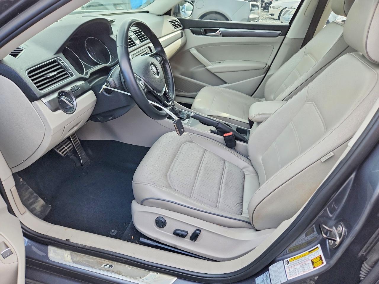 2017 VOLKSWAGEN PASSAT R-LINE photo 13