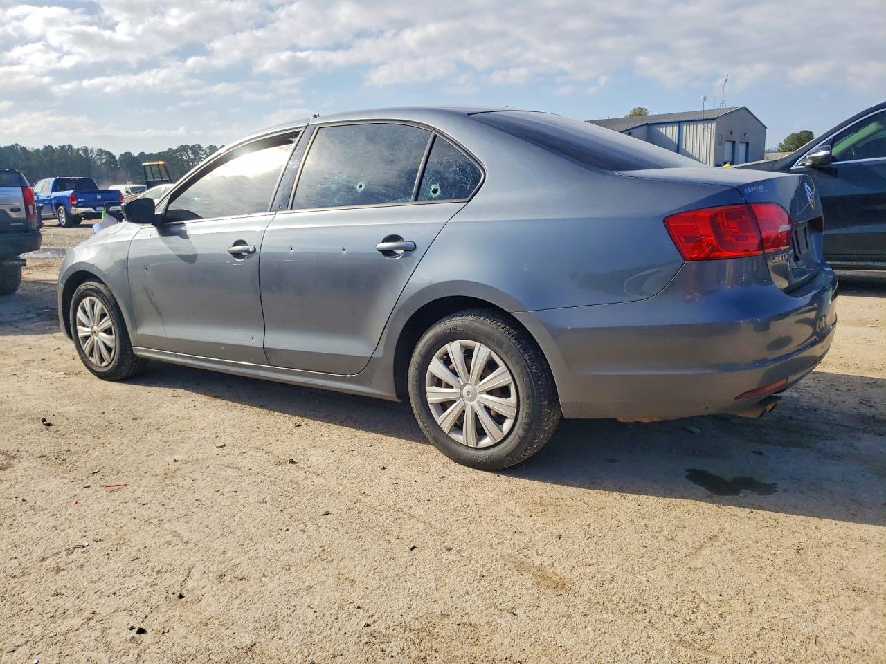 2013 VOLKSWAGEN JETTA BASE photo 2