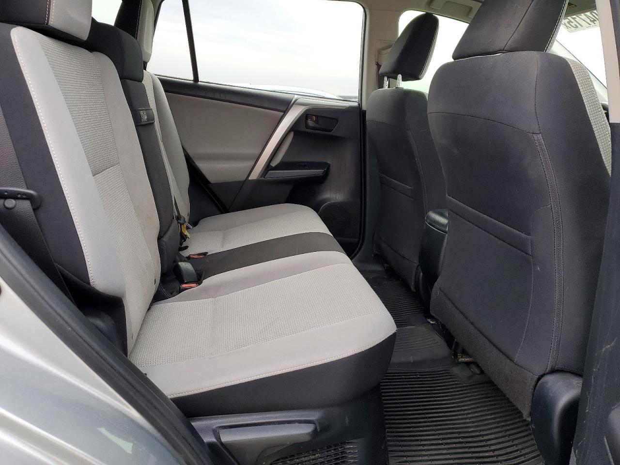 2018 TOYOTA RAV4 LE photo 11