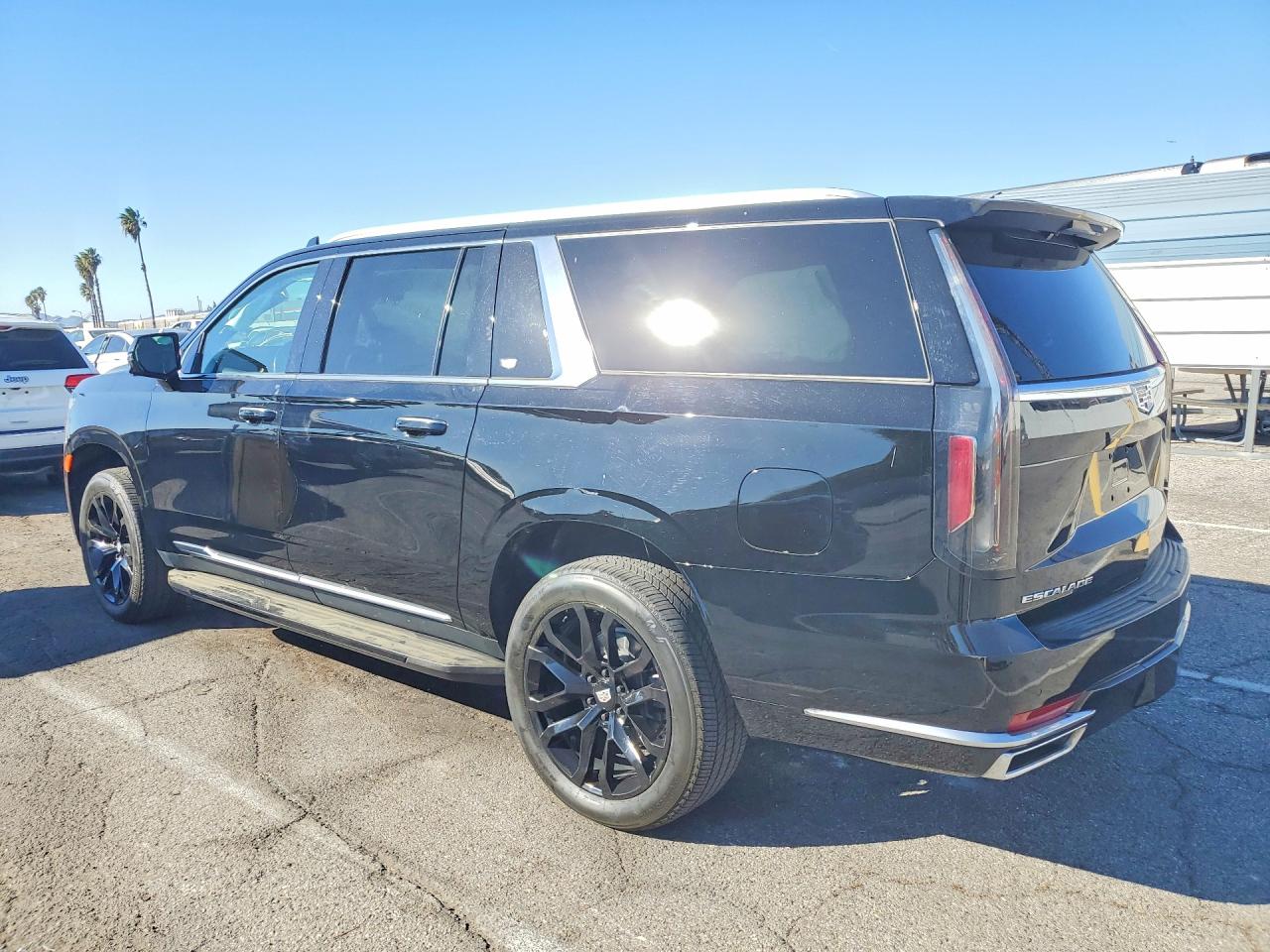 2023 CADILLAC ESCALADE ESV LUXURY photo 2