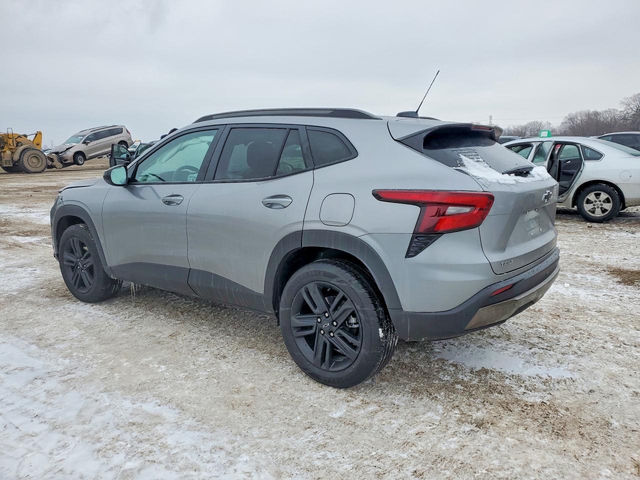 2025 CHEVROLET TRAX ACTIV photo 2