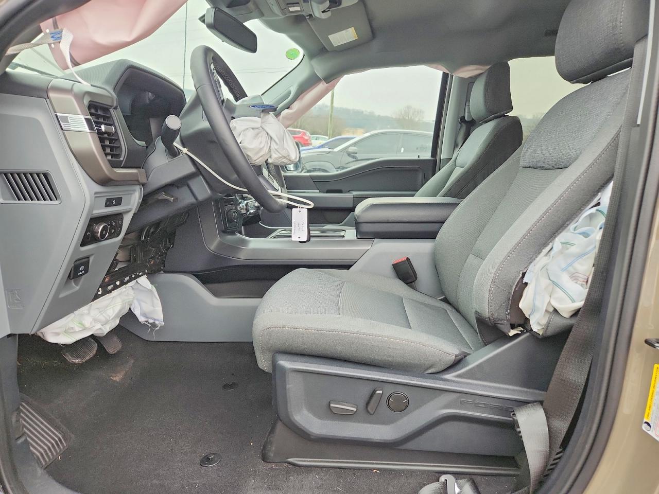2025 FORD F150 XLT photo 19
