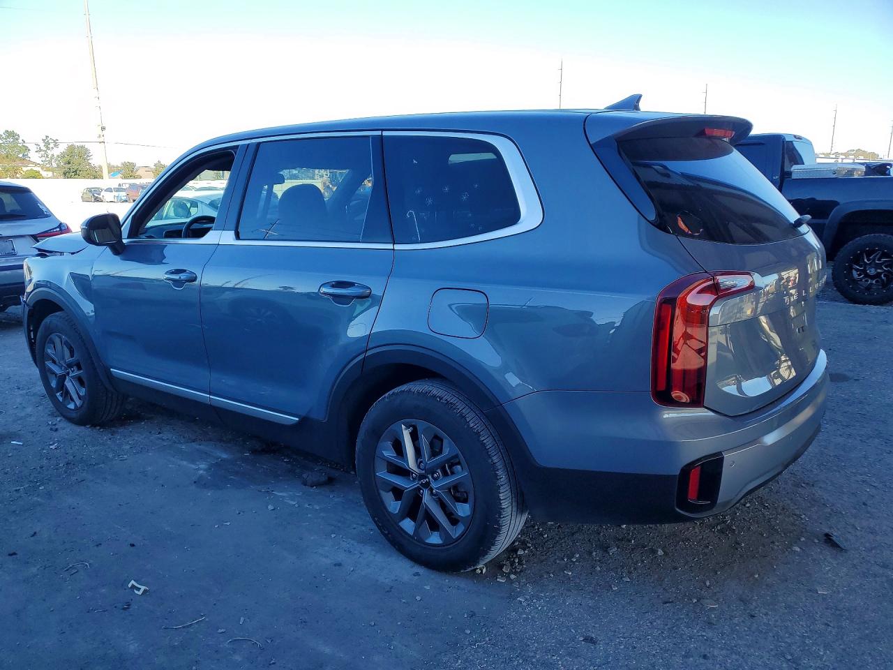 2025 KIA TELLURIDE LX photo 3
