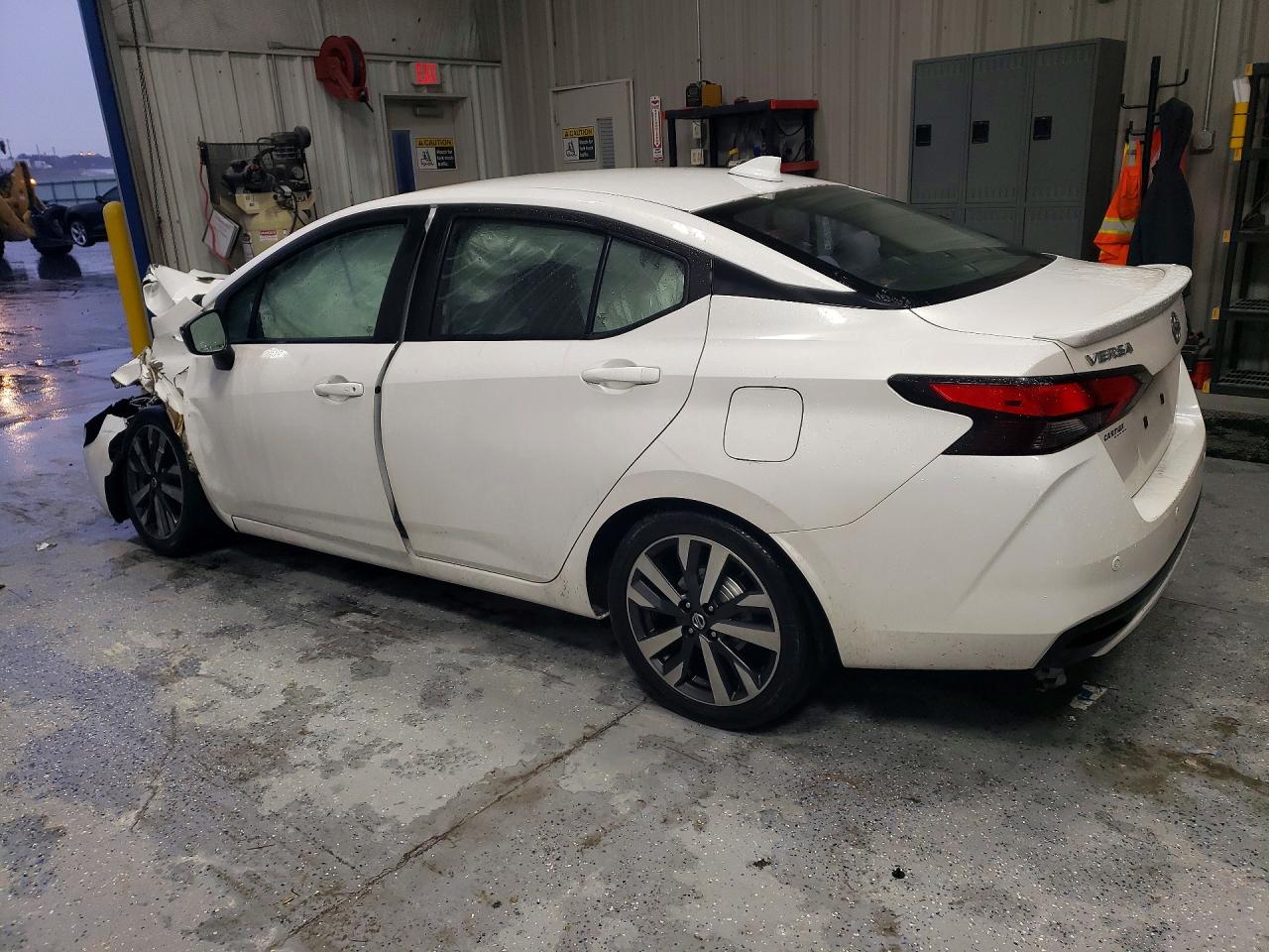 2020 NISSAN VERSA SR photo 2