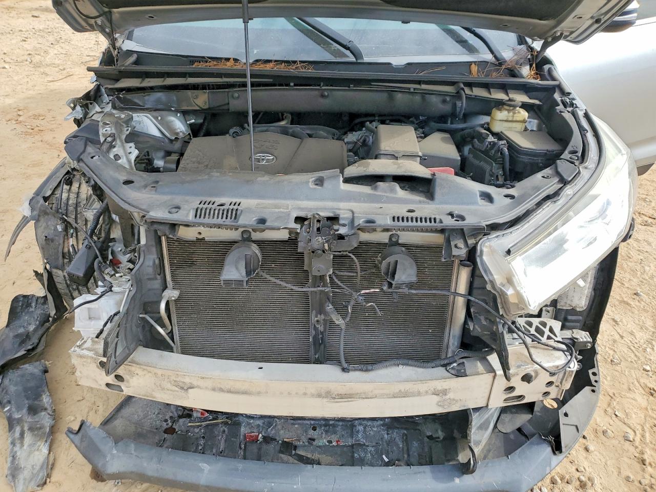 2019 TOYOTA HIGHLANDER SE photo 23