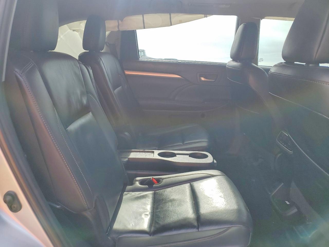2019 TOYOTA HIGHLANDER SE photo 21