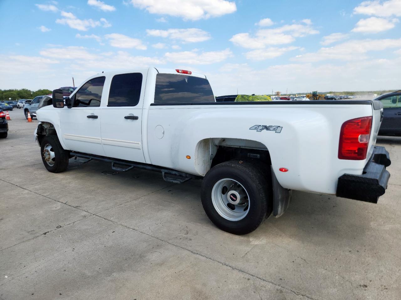 2011 GMC SIERRA K3500 SLE photo 4
