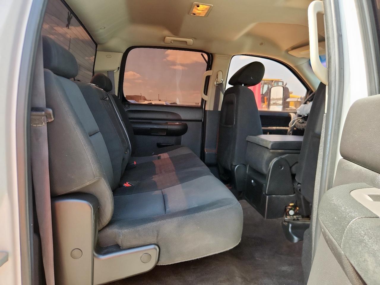 2011 GMC SIERRA K3500 SLE photo 28