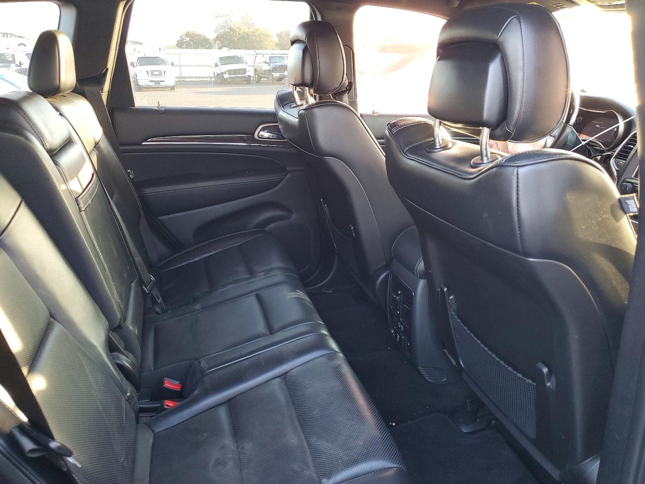 2015 JEEP GRAND CHEROKEE OVERLAND photo 19