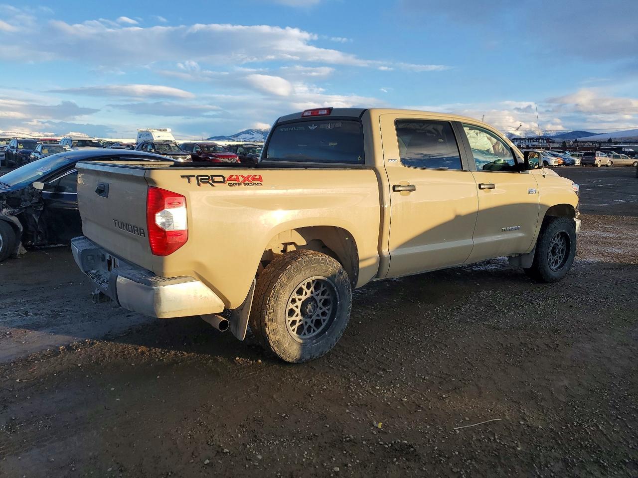 2018 TOYOTA TUNDRA CREWMAX SR5 photo 5