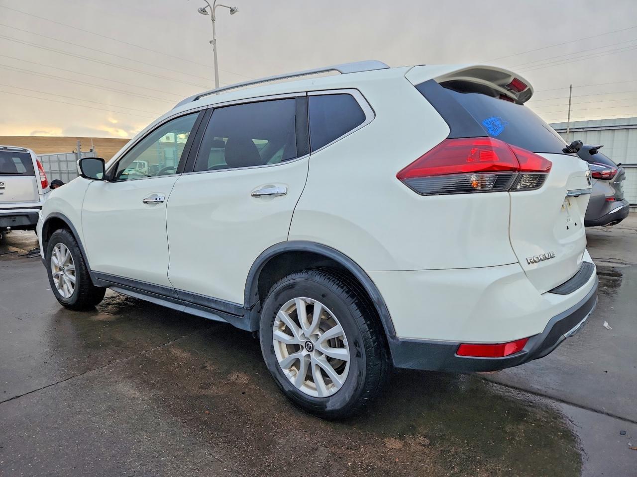 2018 NISSAN ROGUE SV photo 2